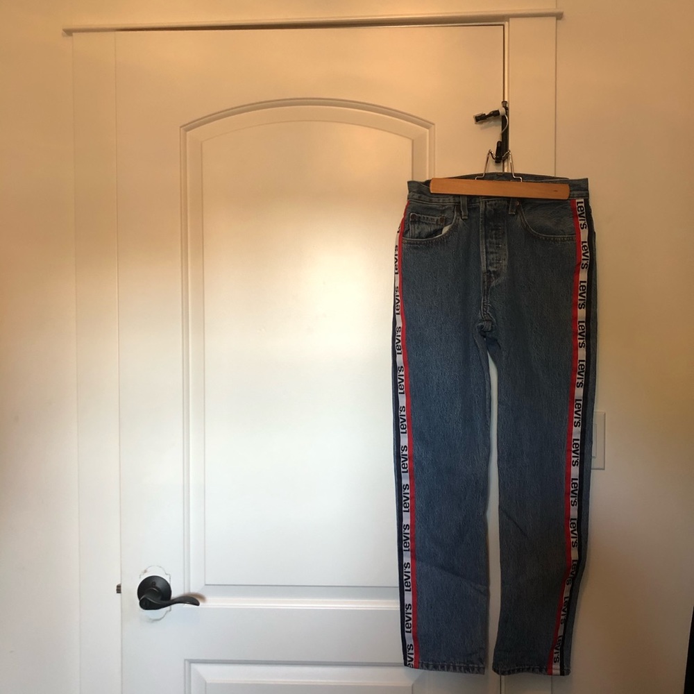 Levi’s side logo denim jeans Size 26 inseam 28